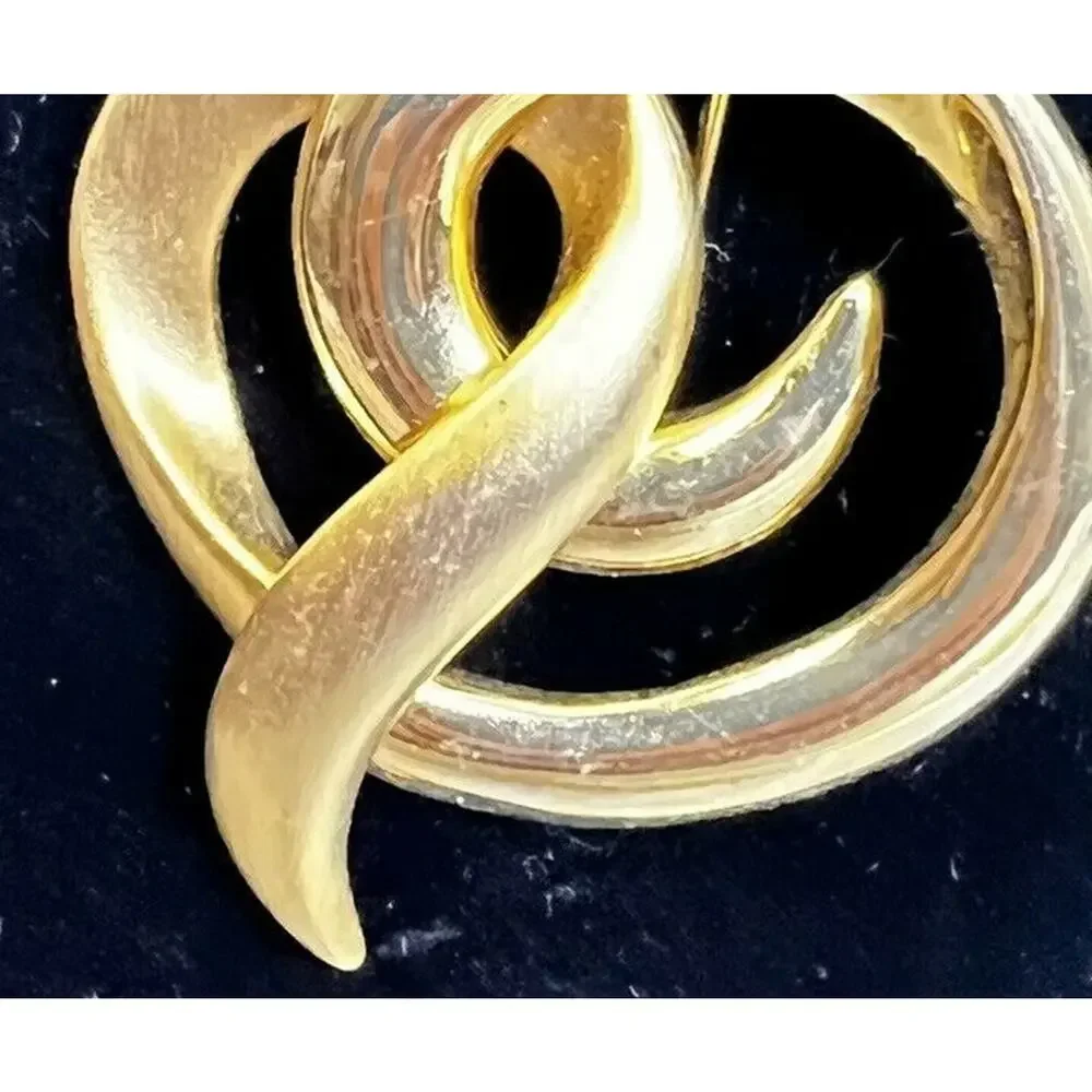 Lapel Pin Brooch Gold Metal Swirl Modern Costume Jewelry Abstract Artsy Unisex
